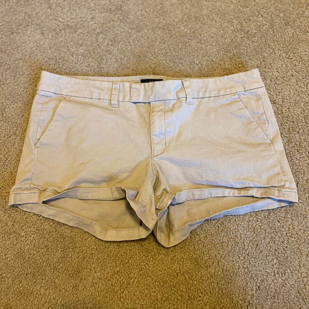 American eagle khaki shortie stretch shorts